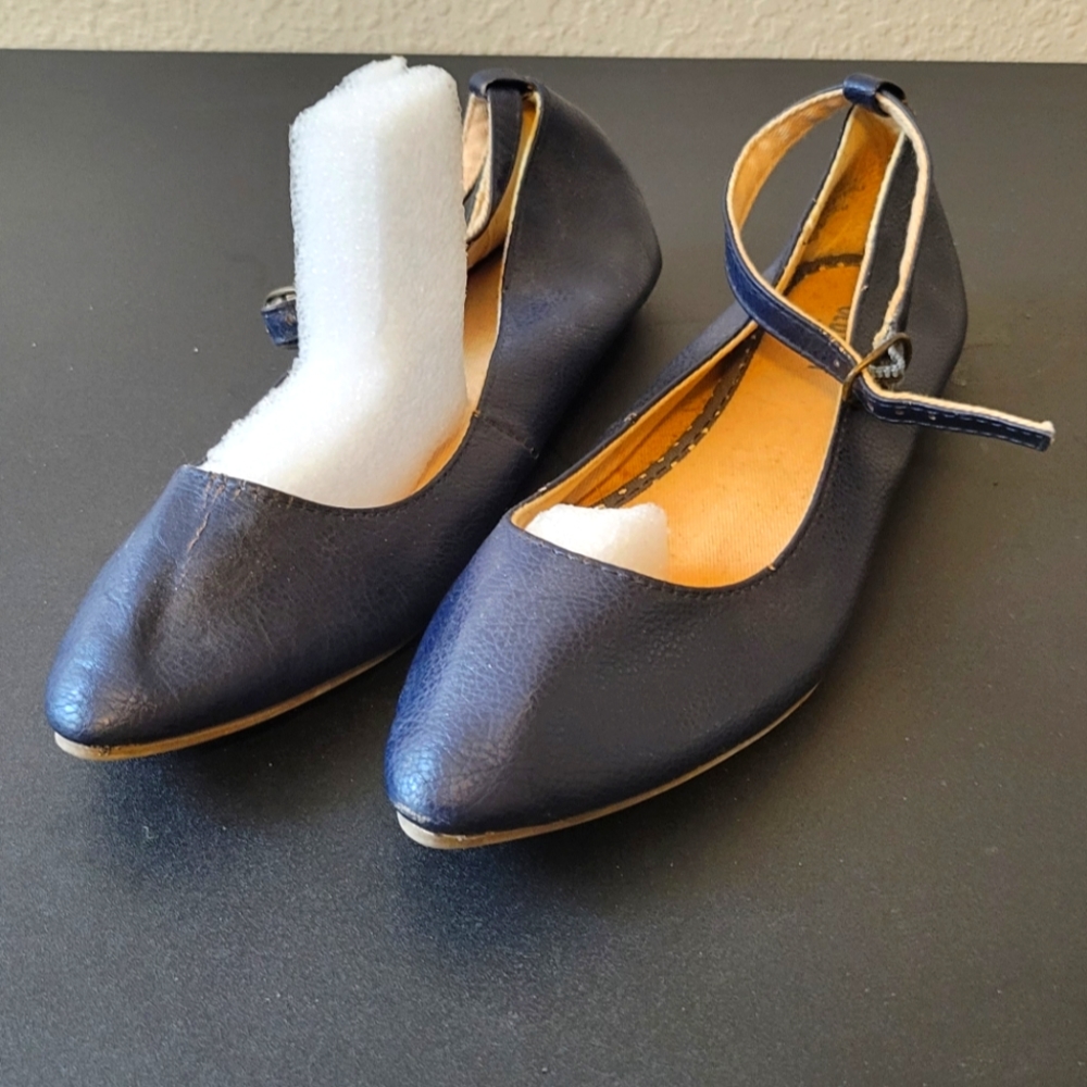 navy blue pointy toe flats